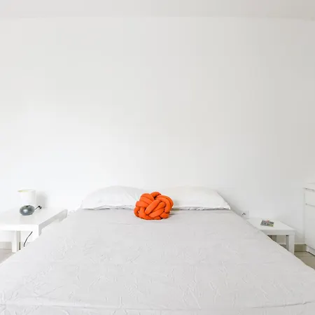 1 Ch Avec Balcon Et Parking A La Joliette *